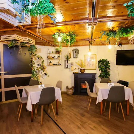 почивна станция - тец бобов дол Hotel *